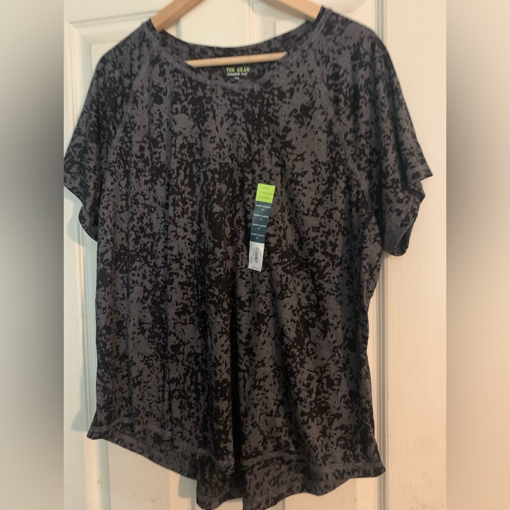 Tek Gear Women's Black and Gray Short Sleeve Top